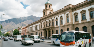 Frontis del palacio del Concejo Municipal de La Paz en un día de actividades institucionales
